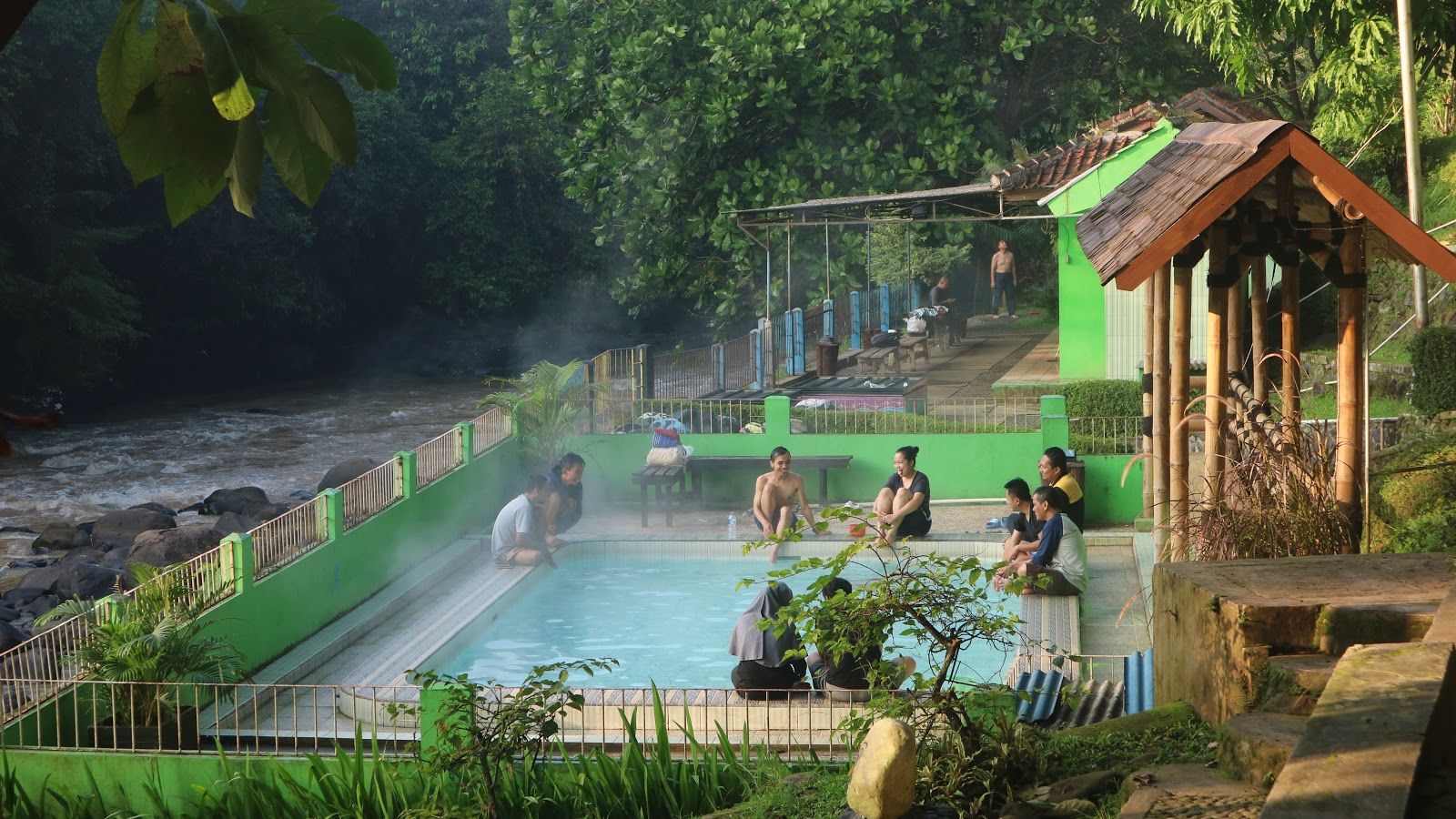 Gambar 1.2Kolam Air Panas Cikundul, Sukabumi