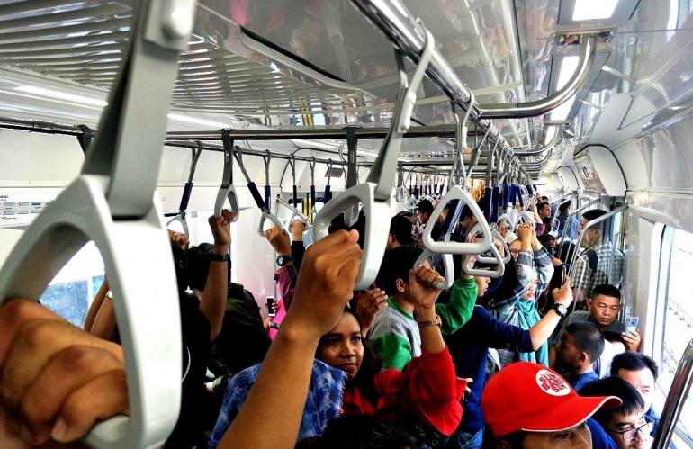 naik MRT dengan Flazz BCA- dokpri