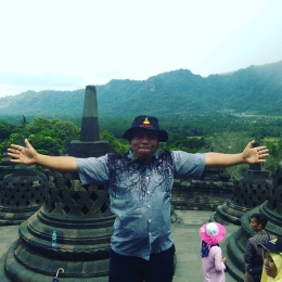 Kenangan manis ketika sampai di tingkat paling atas dari Candi Borobudur, akankah terulang kembali ke Kota Jogja? sumber: dokpri