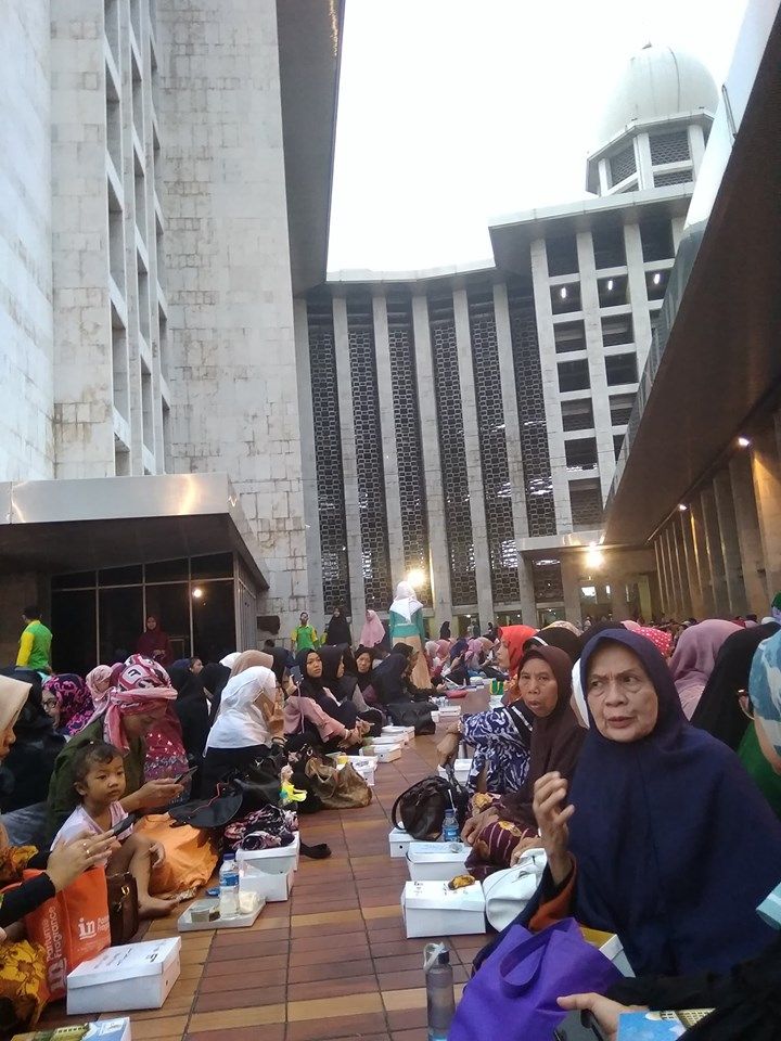 suasana buka puasa di IStiqlal. dok pri