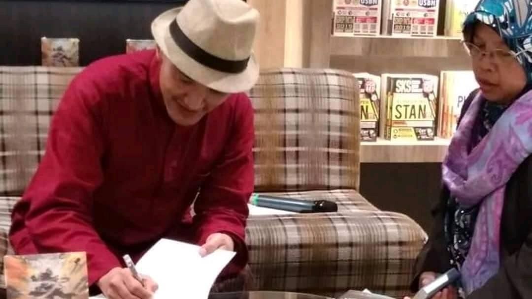 Bersama Penulis Tasarok GK di Tobuk Gramedia