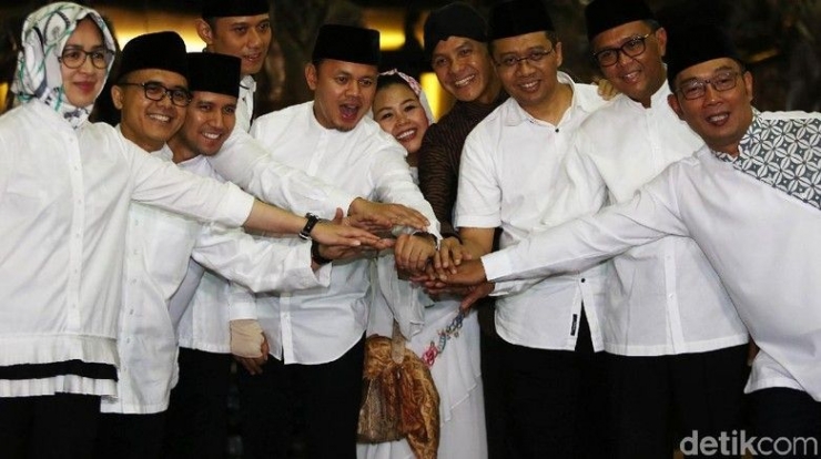 Delapan kepala daerah plus AHY dan Yenny Wahid bertemu di Bogor. (Agung Pambudhy/detikcom) 