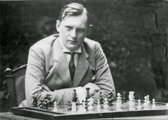 Aleksander Alekhine (sumber: love&respect.com)