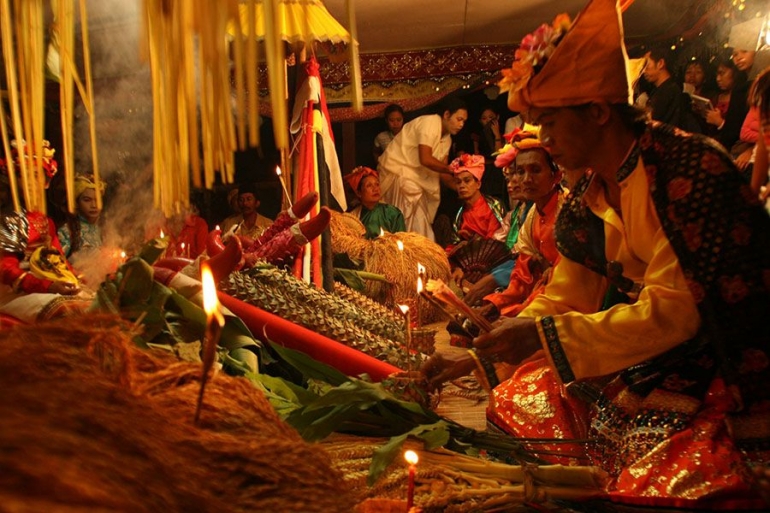 Ritual Bissu (Sumber: etnis.id, Foto M. Ridwan)