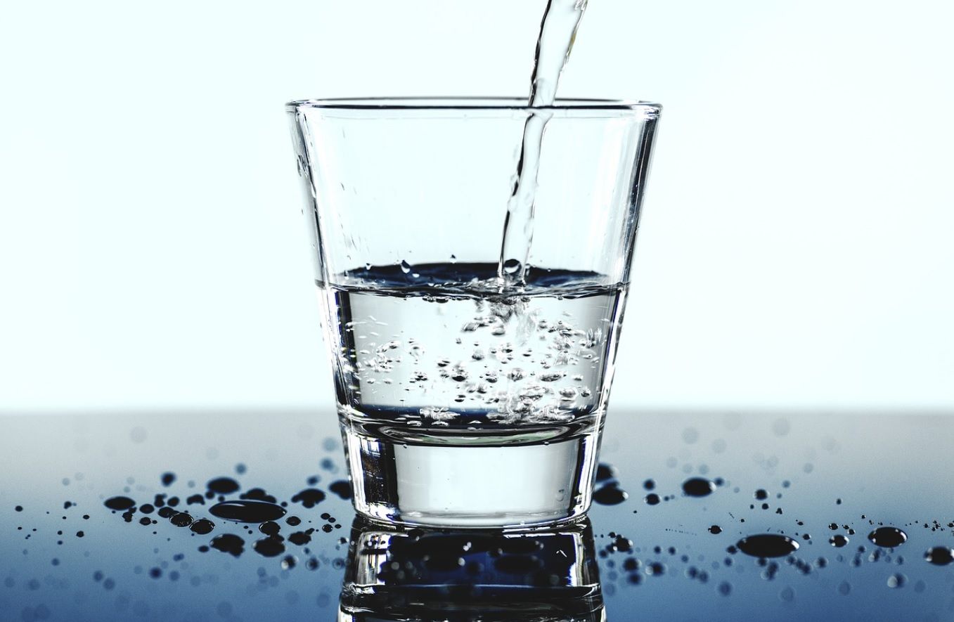 Deskripsi : Kebutuhan akan air harus tetap terpenuhi dibulan puasa I Sumber Foto : pixabay