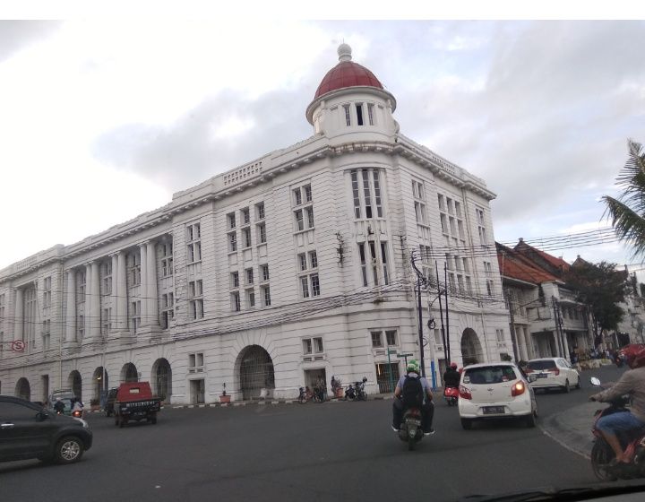  Gambar 1 :  Bangunan sekitar kota tua, yang ada di daerah Jakarta Pusat, objek wisata favorit di kota  doc.edrida