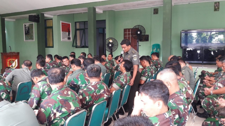 Suasana sosialisasi aplikasi Panic Button di Kodim Depok | dokpri