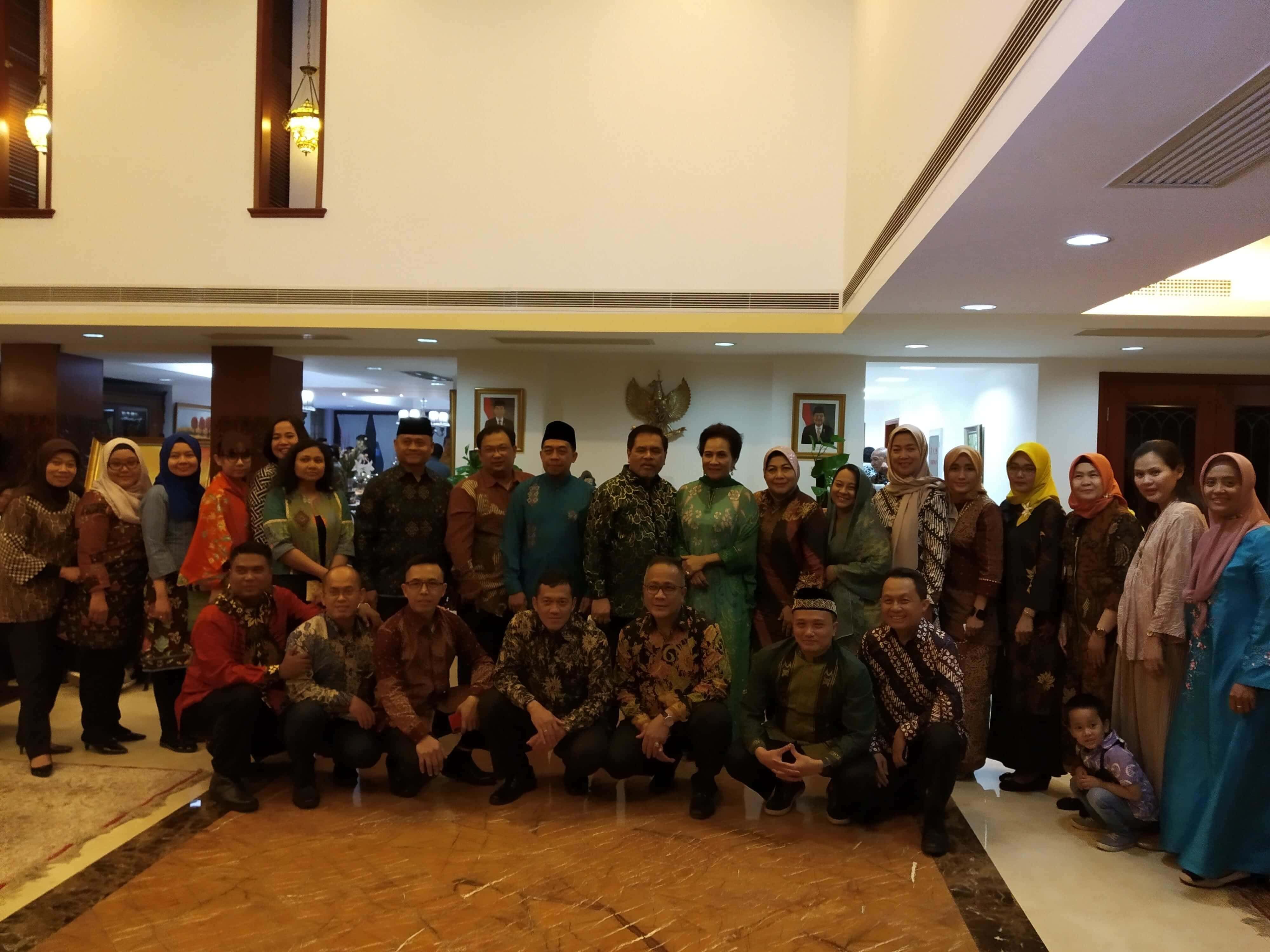 Keluarga besar KBRI Beijing. (Firman/BUCT)