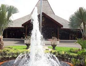 Tampak depan yang menunjukkan bangunan Pendopo Kongas Arum Kusumaningbongso. (Dmosisboy.blogspot.com)