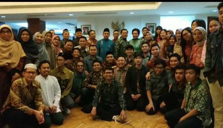 Bapak Dubes bersama seluruh masyarakat dan mahasiswa Indonesia, di Wisma KBRI-Beijing. (Firman/BUCT)