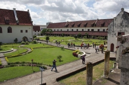 Benteng for rotterdam (sumber:emaronie.com)