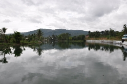 Pinggiran Danau Bemanei sebelum renovasi. Gambar: http://ariecsrc002.blogspot.com