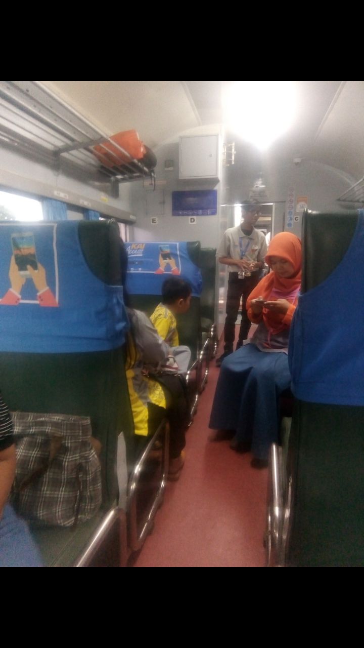 Suasana dalam kereta. Dokumen Pribadi