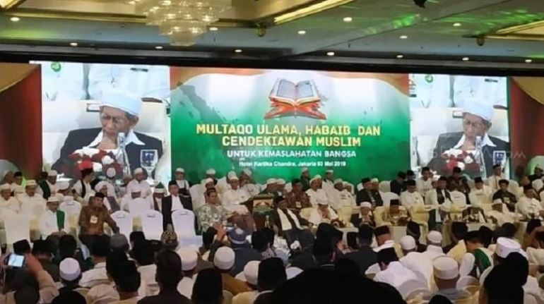 Multaqo ulama, inisiatif para ulama dan habaib menetralisir langkah segelintir pihak yang memanfaatkan simbol agama untuk politik sesaat - Foto: NU Online