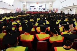 para wisudawan/wisudawati (sumber:dokumentasiunsrat)