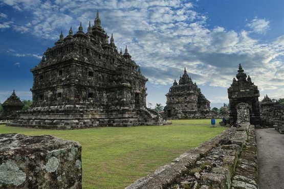 Megahnya Candi Plaosan kaya akan sejarah juga di lewati para pelari. Dok. https://kebudayaan.kemdikbud.go.id/