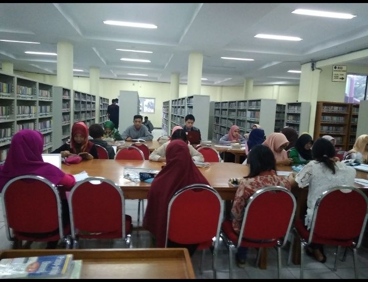 Pengunjung tetap memenuhi ruangan saat Ramadhan