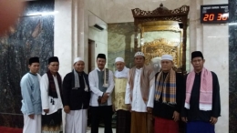 Lurah Meruya Utara bersama DKM Masjid Daarul Hasyim/dokpri