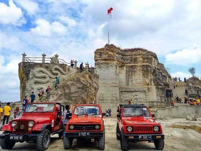 Tebing Breksi, wisata lain di sekitar prambanan yang tak kalah menarik untuk di kunjungi. Dok. travelisto.co.id