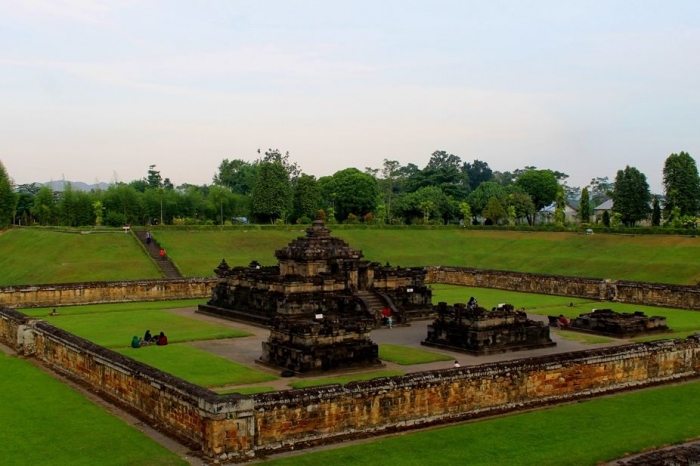 Asri lingkungan candi (foto: Ko In)