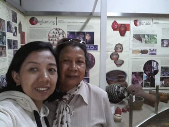 Bersama Ibu di museum keramik. Dokumen pribadi