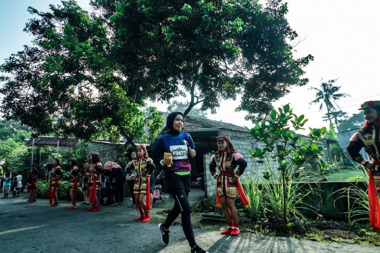 Mandiri Jogja Marathon menjadi wahana untuk memperkenalkan serta melestarikan seni budaya (foto: mandirimarathon.com)