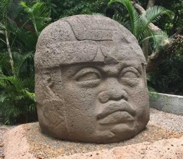 Kepala Olmeca. Museo de la Venta, Villahermosa-Tabasco | Arsip Pribadi