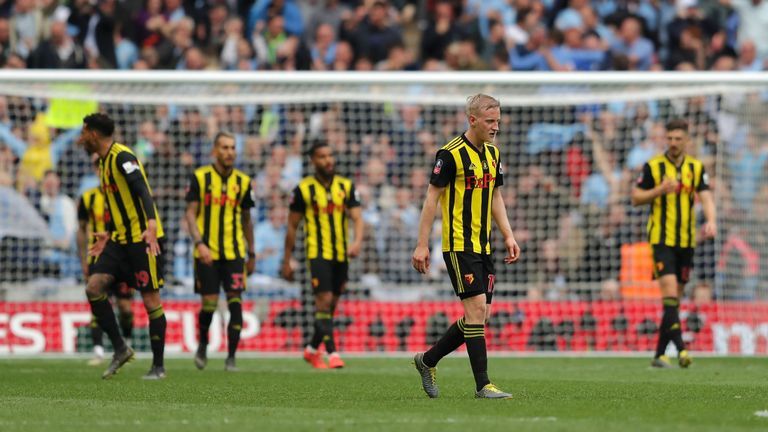 Para pemain Watford terlihat kecewa dengan hasil kekalahan telak dari Man. City. (News.sky.com)