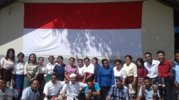 Para Guru SMA PGRI Waingapu (foto dokumentasi pribadi)