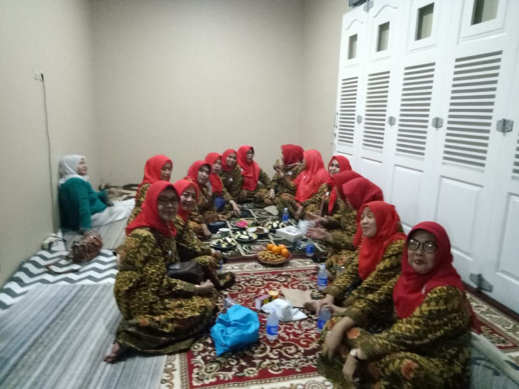 Para srikandi Yayasan Next Masyarakat Palmerah
