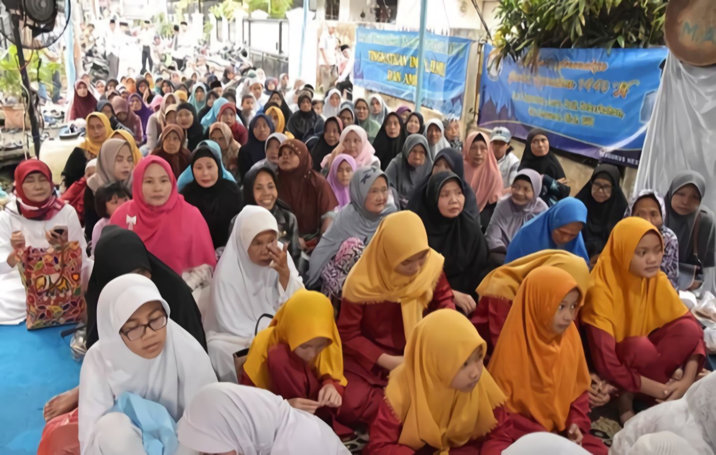 Suasana acara santunan