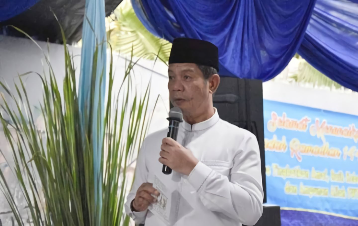 Walikota Jakarta Barat Drs. H. Rustam Effendi, M.Si saat memberikan sambutan