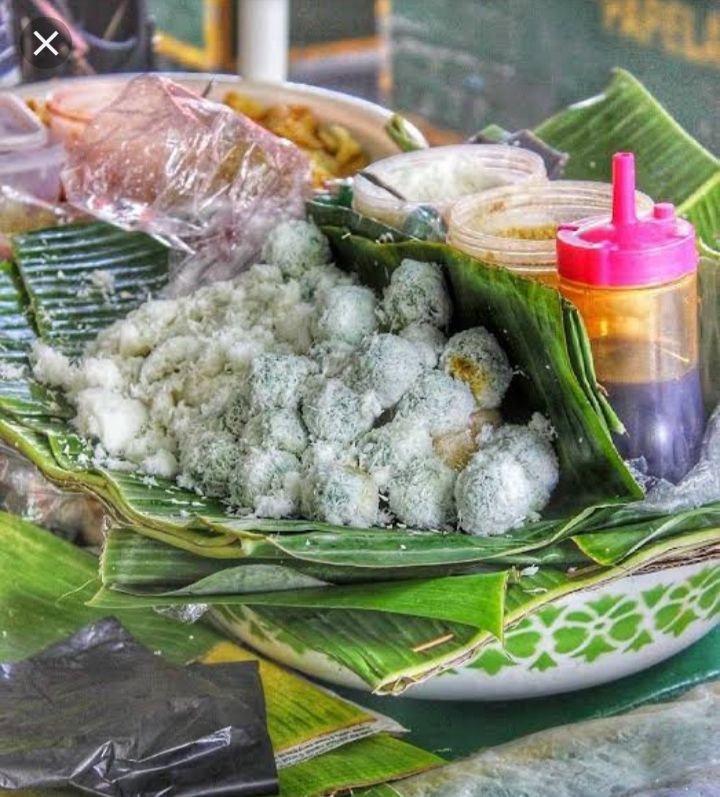 Kue jajanan pasar enaknya selalu memikat(dok:travelingyuk.com)