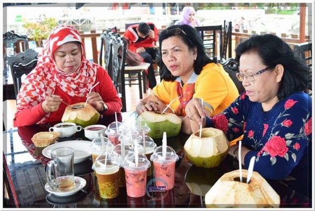 Kelapa muda termasuk takjil yang kerap disajikan saat berbuka puasa dan diminati karena manisnya.