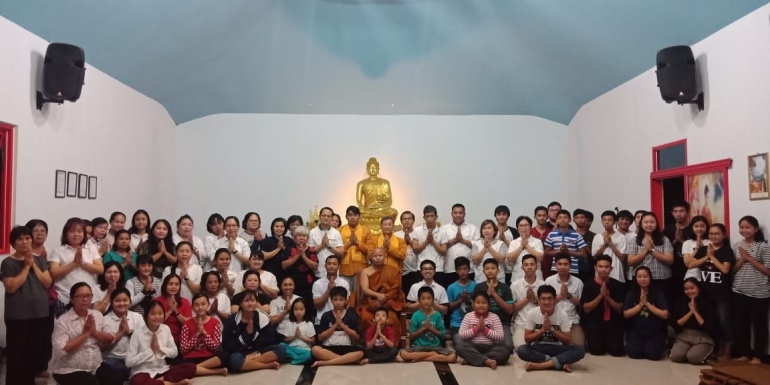 Foto Bersama Dengan YM Bhante Tejanando Thera | dokpri