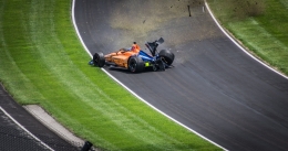 Fernando Alonso saat mengalami kecelakaan di sesi latihan resmi Indy 500 - fox59.com