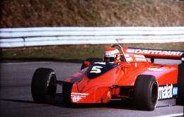 Niki Lauda bersama Brabham tahun 1979 https://www.formula1.com 