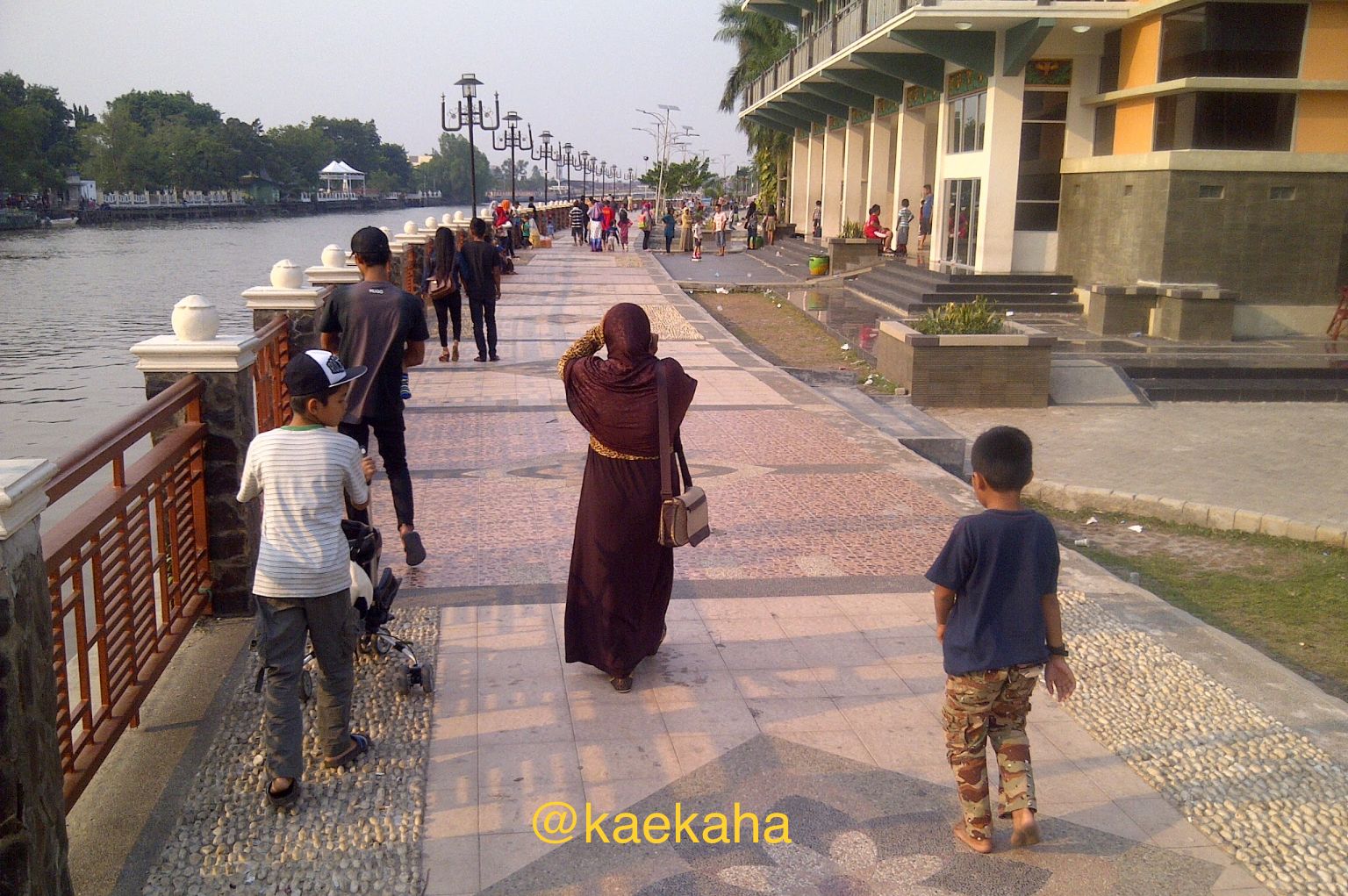 OOTD casual ala  warga Banjarmasin saat Basambang (dokpri)