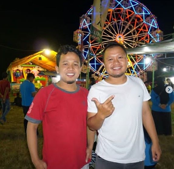 ngabuburit-5ce8110a6b07c57cf367a1d7.jpg