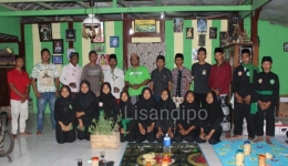 Penyerahan 100 bibit trembesi siap Tanam Dari Green star Nusantara Bojonegoro