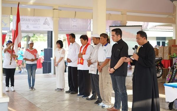 Doa bersama lintas iman untuk Indonesia damai, bersatu dan sejahtera di kantor Kelurahan Purwokerto Wetan, Kec. Purwokerto Timur, Banyumas (280419)