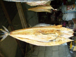 Ikan Asin Tenggiri. Picture taken by Safri Ishak, Pasar Pembangunan Pangkal Pinang, 21-April-2011.