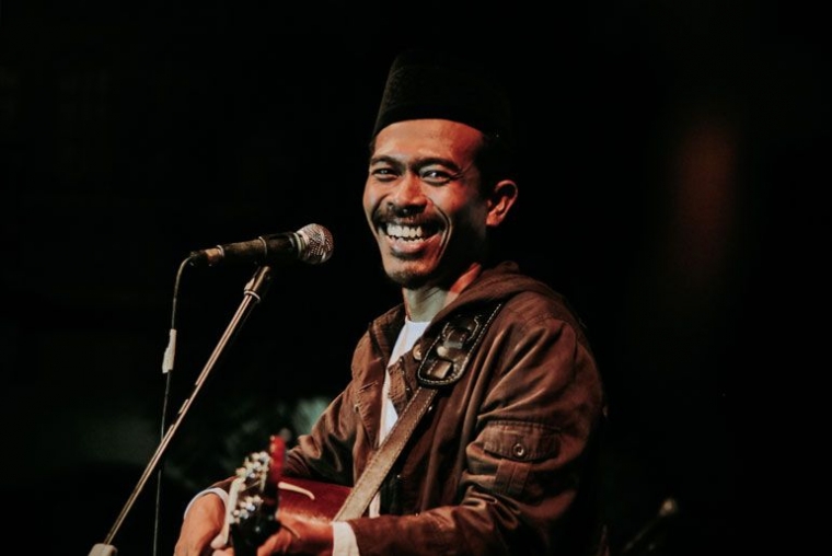 Keadaan Indonesia yang tergambar lewat 5 lagu Iksan Skuter Halaman 1