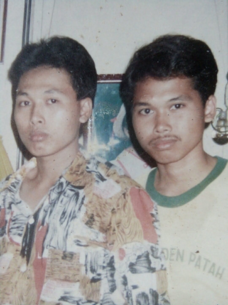 Foto masa remaja bersama kakakku
