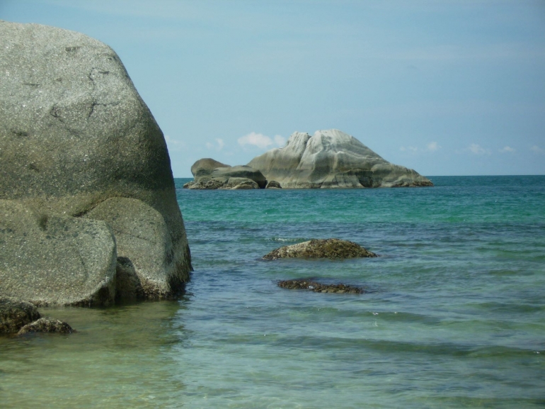 Pantai Siangau, picture taken by Safri Ishak, Kecamatan Parit Tiga, Bangka Barat, 22-April-2011.