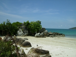 Pantai Siangau. Picture taken by Safri Ishak, Kecamatan Parit Tiga, Bangka Barat, 22-April-2011.
