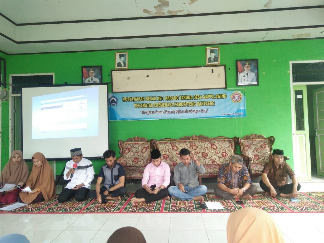 kehadiran tokoh masyarakat di acara pembukaan, kepala desa Mappilawing (tengah lengang panjang cerah), ketua BPD, kepala dusun dan beberap tokoh pemuda