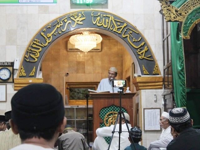 Ceramah Islamiah sebelum Shalat Tarwih di Masjid Besar Taqwa Tompong, Kabupaten Bantaeng (26/05/19).