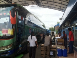 Bus ALS nopon 131 Jakarta-Medan di pool ALS Jl Raya Bekasi, Jakarta Timur. (dokpri)