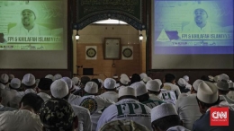 Rizieq Shihab menyerukan konsep khilafah kepada seluruh anggota FPI di Jakarta. Dari Mekkah, dia mengatakan agar tak takut menyebarkan konsep tersebut. (CNN Indonesia/Adhi Wicaksono) 